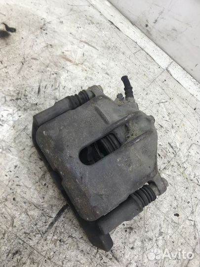 Суппорт тормозной передний правый Renault Megane