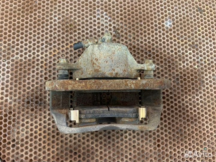 Суппорт передний левый Kia Sportage JE G4GC 2006