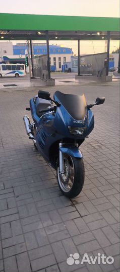 Suzuki RF600