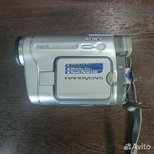 Видеокамера Sony Handycam Digital 8 990x
