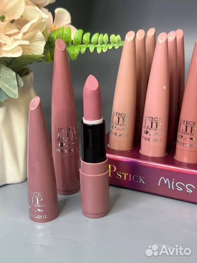 Матовая помада цвета нежные