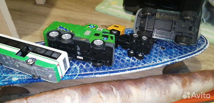 Пакет(Машинки,игрушки,ксилофон,погремушки),скеит