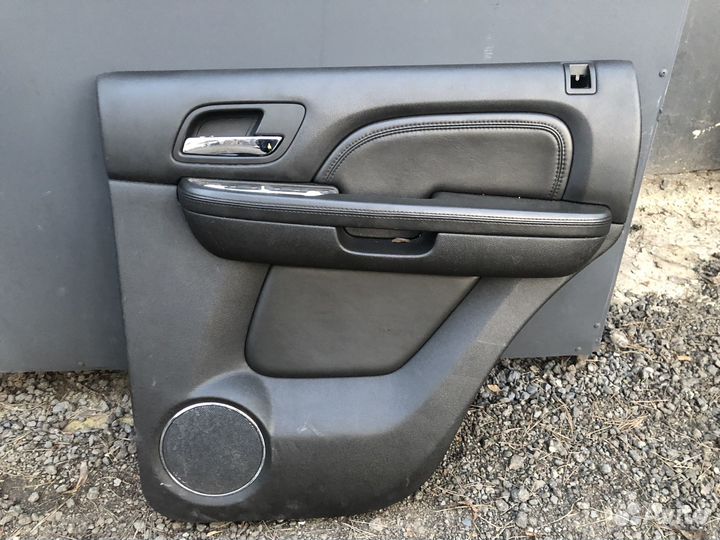 Обшивка двери задней Cadillac Escalade III 06-14