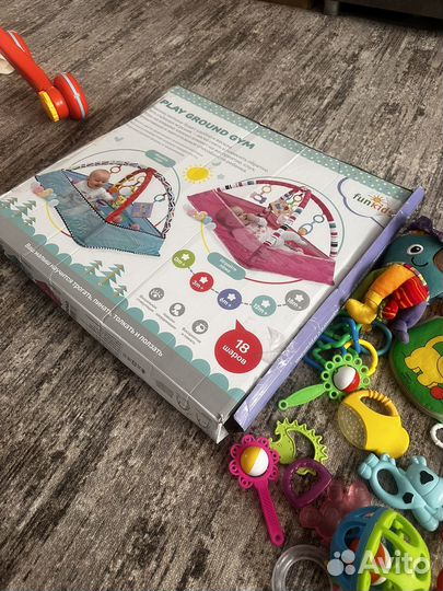 Погремушки, коврик развивающий