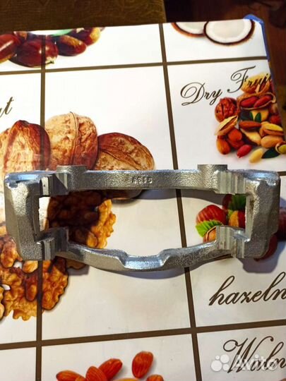 Скоба суппорта