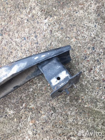 Усилитель заднего бампера