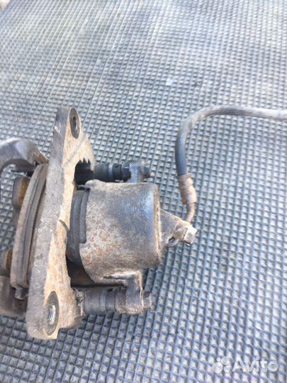 Toyota rav4 2004 суппорт передний левый