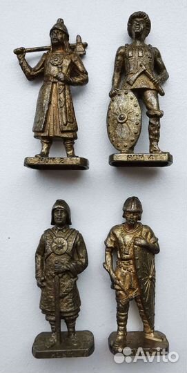 Гунны киндер 90е (металлические солдатики)