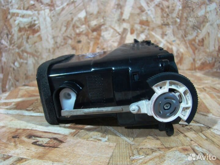 KIA RIO 2 Дефлектор воздушный в торпедо левый