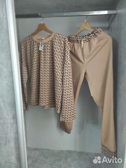 Костюм женский