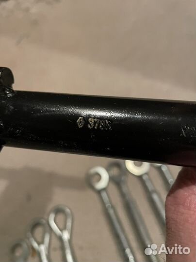 Буксировочный крюк, бугель, ухо, серьга