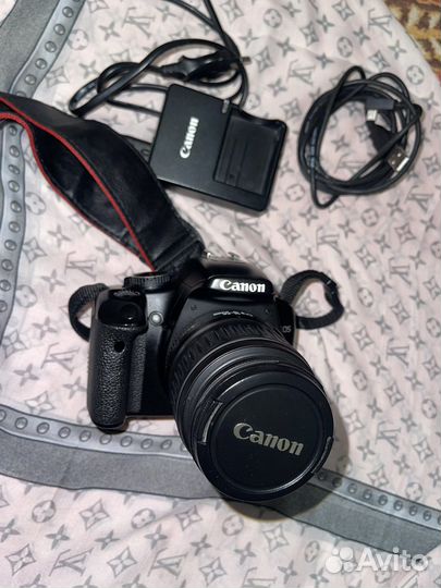 Зеркальный фотоаппарат canon450D