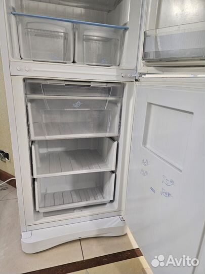 Холодильник Indesit два компрессора Б/у