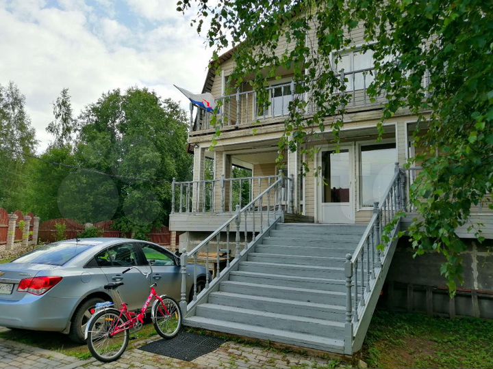 Коттедж 550 м² на участке 14 сот.