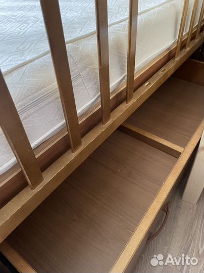 Кроватка с маятником