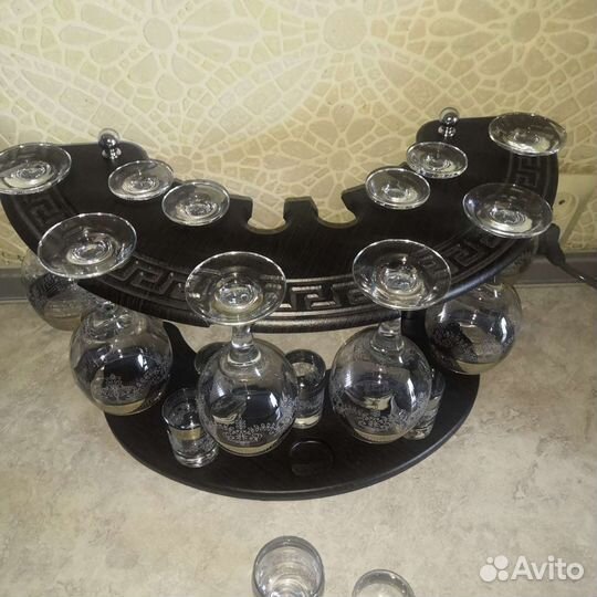 Мини-бар, фужеры и рюмки