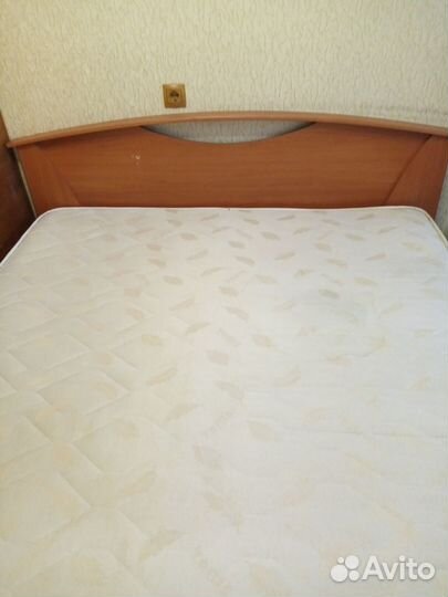 Кровать двухспальная с матрасом