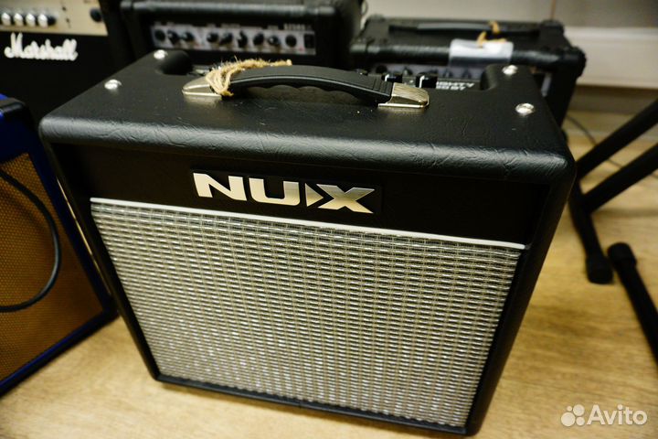 Комбоусилитель для гитары/баса