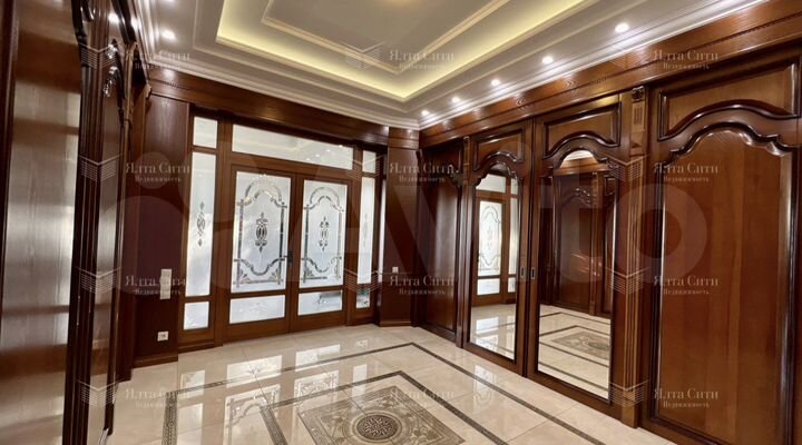 Дом 600 м² на участке 12 сот.