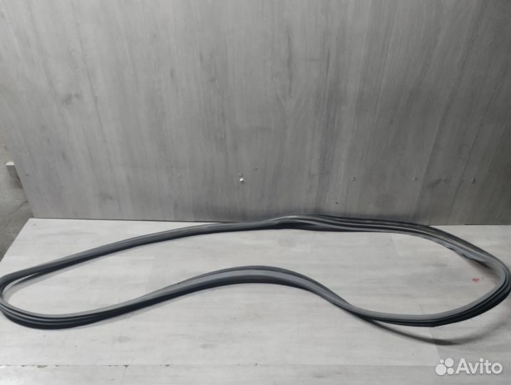 Уплотненитель правой двери Шкода октавия тур