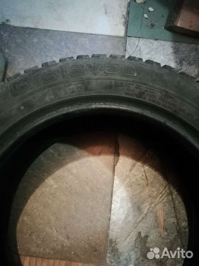 Goodyear UltraGrip 500 215/65 R16