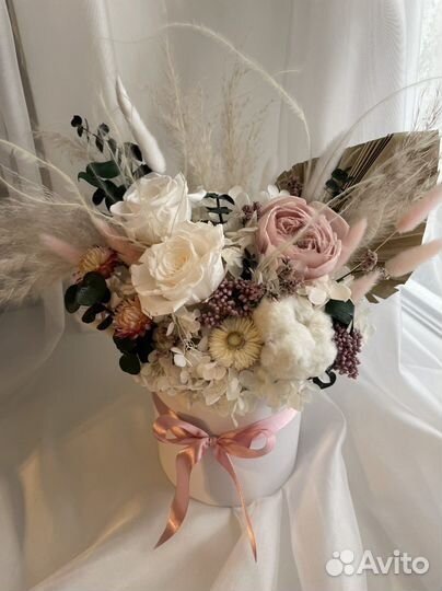 Композиция в шляпной коробке