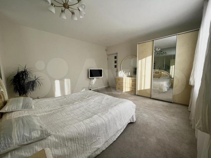 4-к. квартира, 87 м², 8/9 эт.