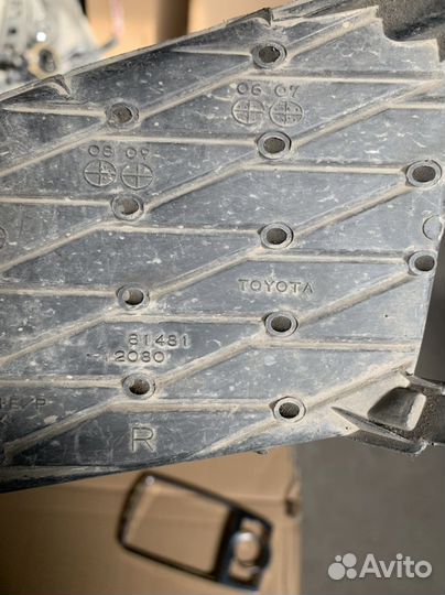 Заглушка птф R Toyota Corolla 150 06-09 гв