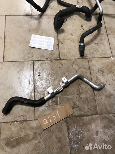 Патрубок системы охлаждения Land Rover Discovery 5