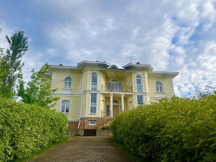 Коттедж 550 м² на участке 50 сот.