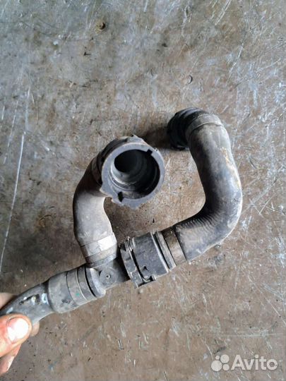 Патрубок охлаждения на BMW E65 E66