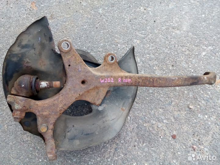 Кулак поворотный правый для Мерседес W202/W208/W17
