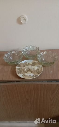 Вазы и настенная тарелка