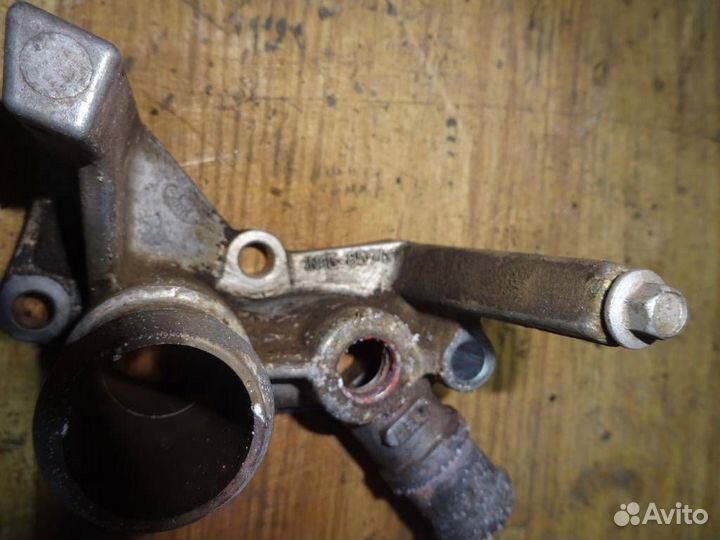 Фланец двигателя системы охлаждения Ford Focus II