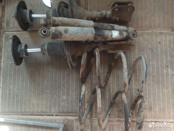 Амортизаторы Хендай Гранд Старекс