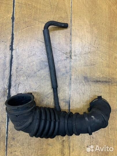 Патрубок воздушного фильтра Mitsubishi Colt 3A91