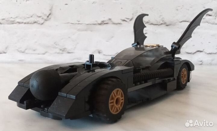 Lego Batman 7781 The Batmobile: Two-Face's Escape