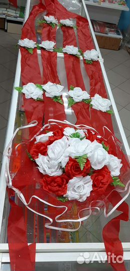 Лента на капот машины