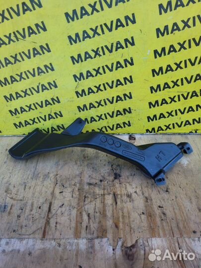 Воздушный патрубок Jaguar F-Pace X761 2016