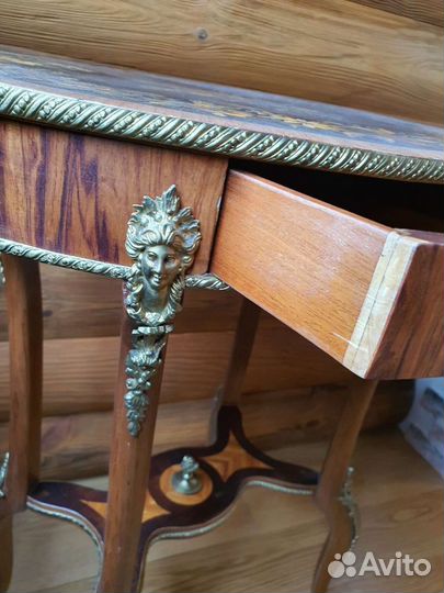 Антикварный кофейный столик