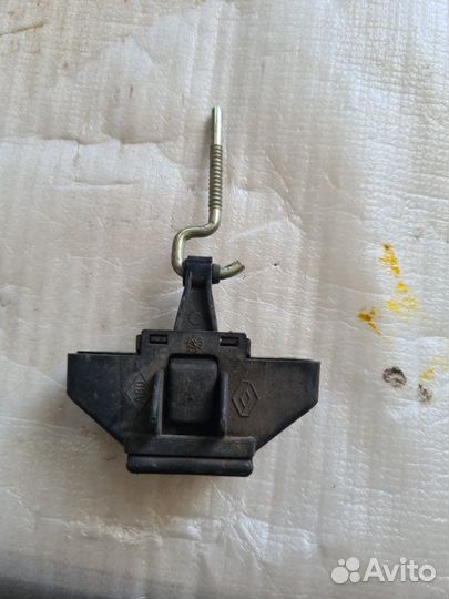 Замок багажника Renault Sandero 2011