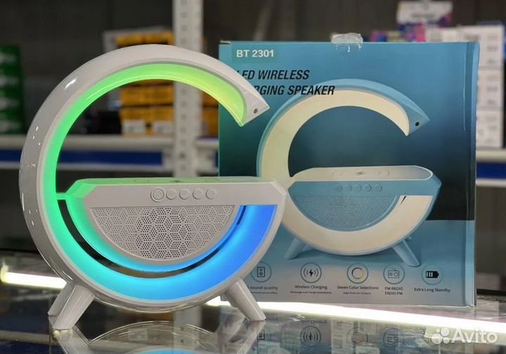 RGB светильник с колонкой и беспроводной зарядкой