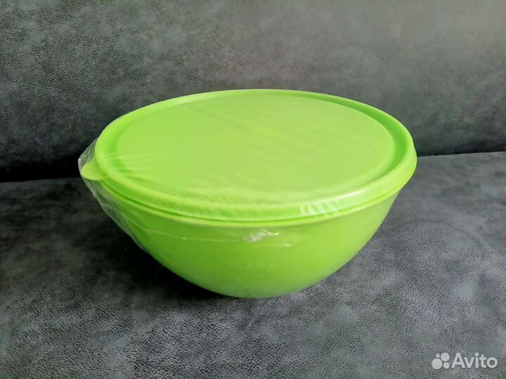 Набор салатников с крышкой новый