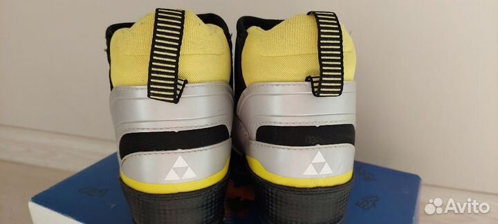 Лыжные ботинки fischer детские 36р-р стелька 22,5