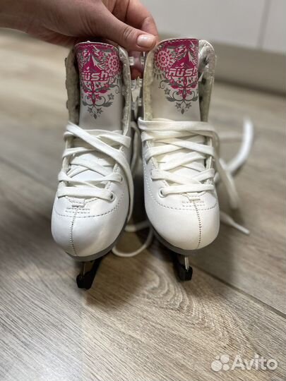 Фигурные коньки, р-р 30