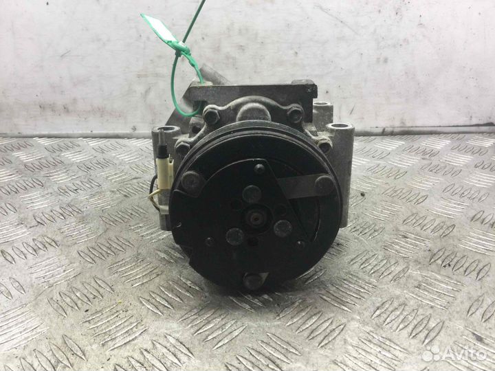 Компрессор кондиционера Renault Kangoo 8200037058;