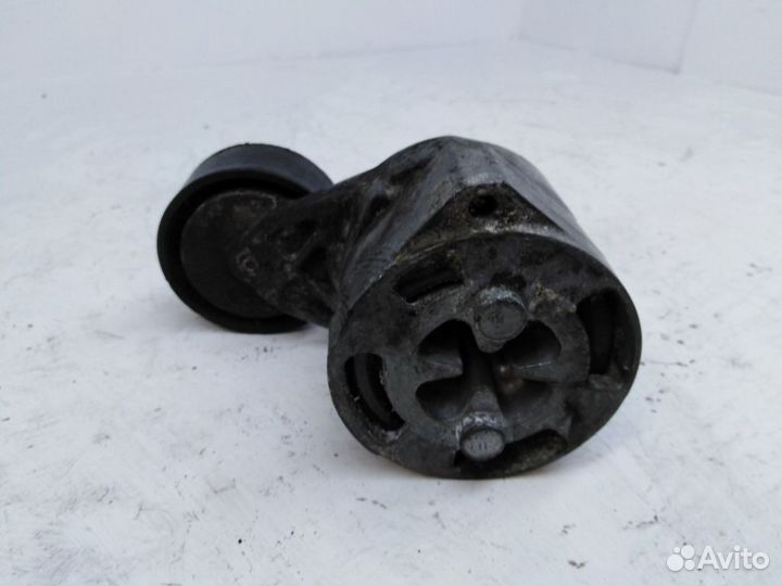 Ролик натяжителя ремня