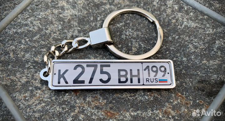 Брелок в виде гос номера с логотипом авто