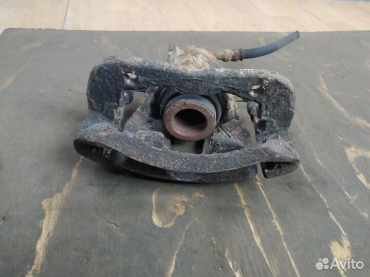 Тормозной суппорт передний правый Opel Corsa C