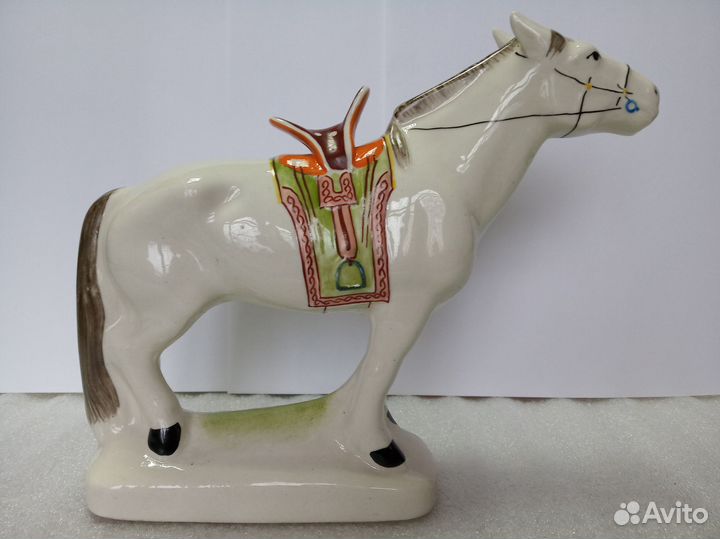 Фарфоровая статуэтка 